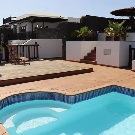 Avec Piscine Privée Chauffée Toute L'année