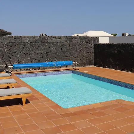 Avec Piscine Privée Chauffée Toute L'année *