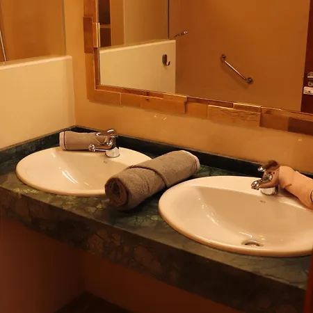 Avec Piscine Privée Chauffée Toute L'année