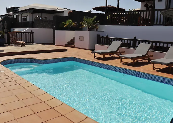 Avec Piscine Privée Chauffée Toute L'année *